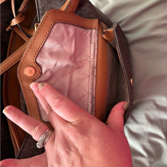 Michael Kors Medium Jet Set Snap Pocket Tote in Chocolate - Picture 9 of 9